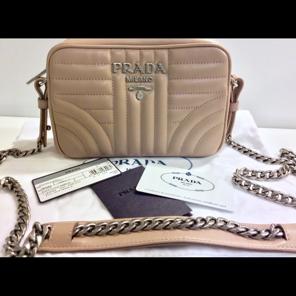 ⭐️SOLD⭐️$1250Prada Diagramme Crossbody Camera Bag - Picture 3 of 8